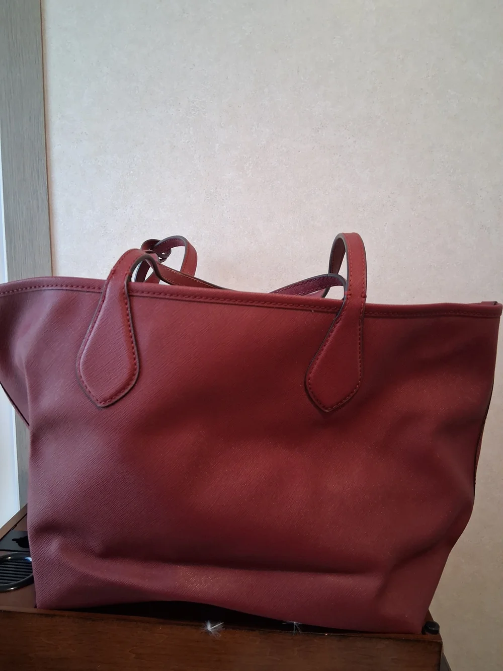 Michael Kors Burgundy Tote Bag - Classic Saffiano Leather With Attached Wallet - Picture 3 of 6